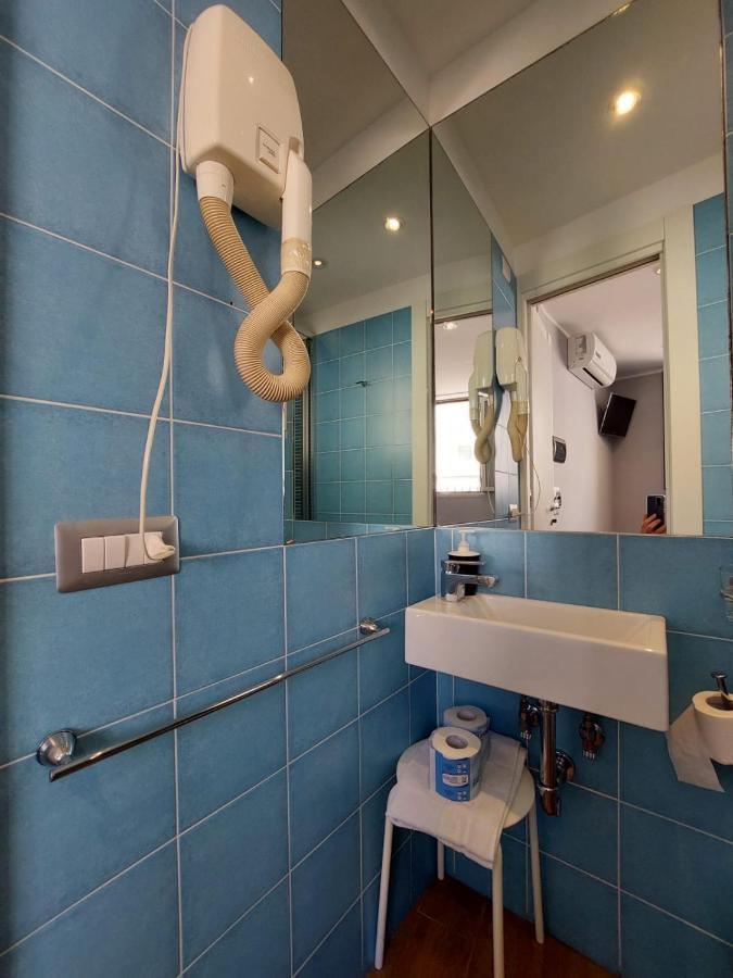 La Stanza Sul Porto Di Amalfi Camera Piccina Piccina Con Bagno Privato E Terrazzino Vista Mare מראה חיצוני תמונה