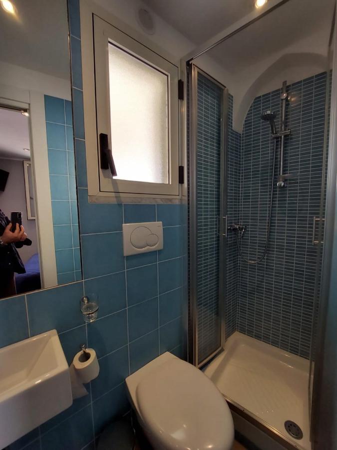 La Stanza Sul Porto Di Amalfi Camera Piccina Piccina Con Bagno Privato E Terrazzino Vista Mare מראה חיצוני תמונה